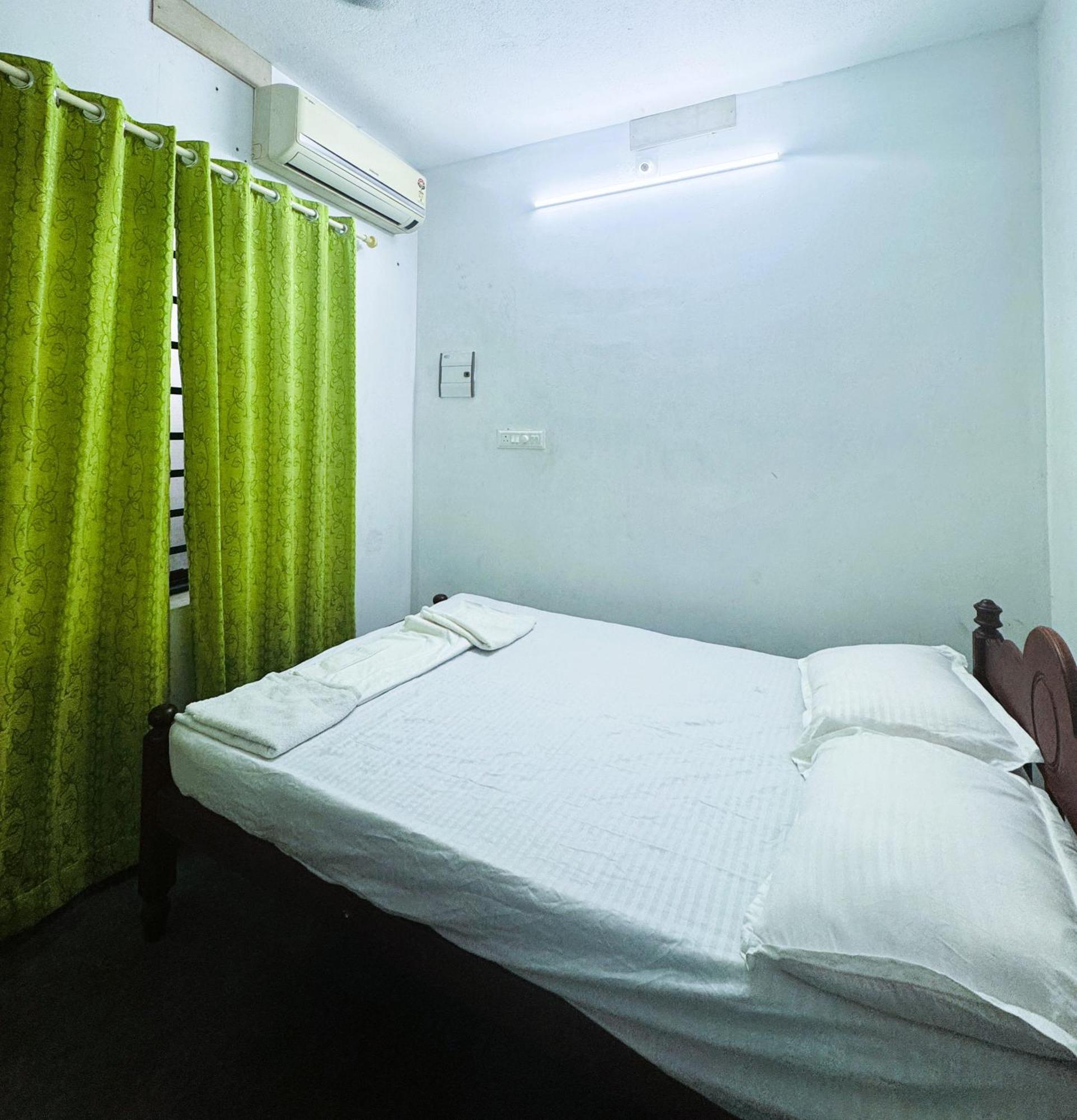 Vcs Apartments Parassinikadavu Parassinikkadavu Zimmer foto