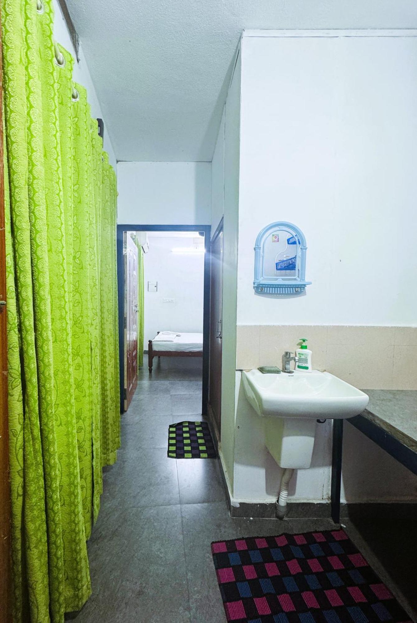 Vcs Apartments Parassinikadavu Parassinikkadavu Zimmer foto